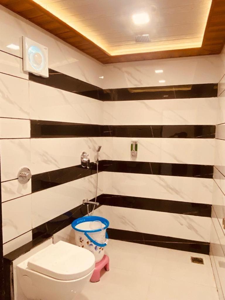 Hollywood Palace Resort Panchgani Bagian luar foto