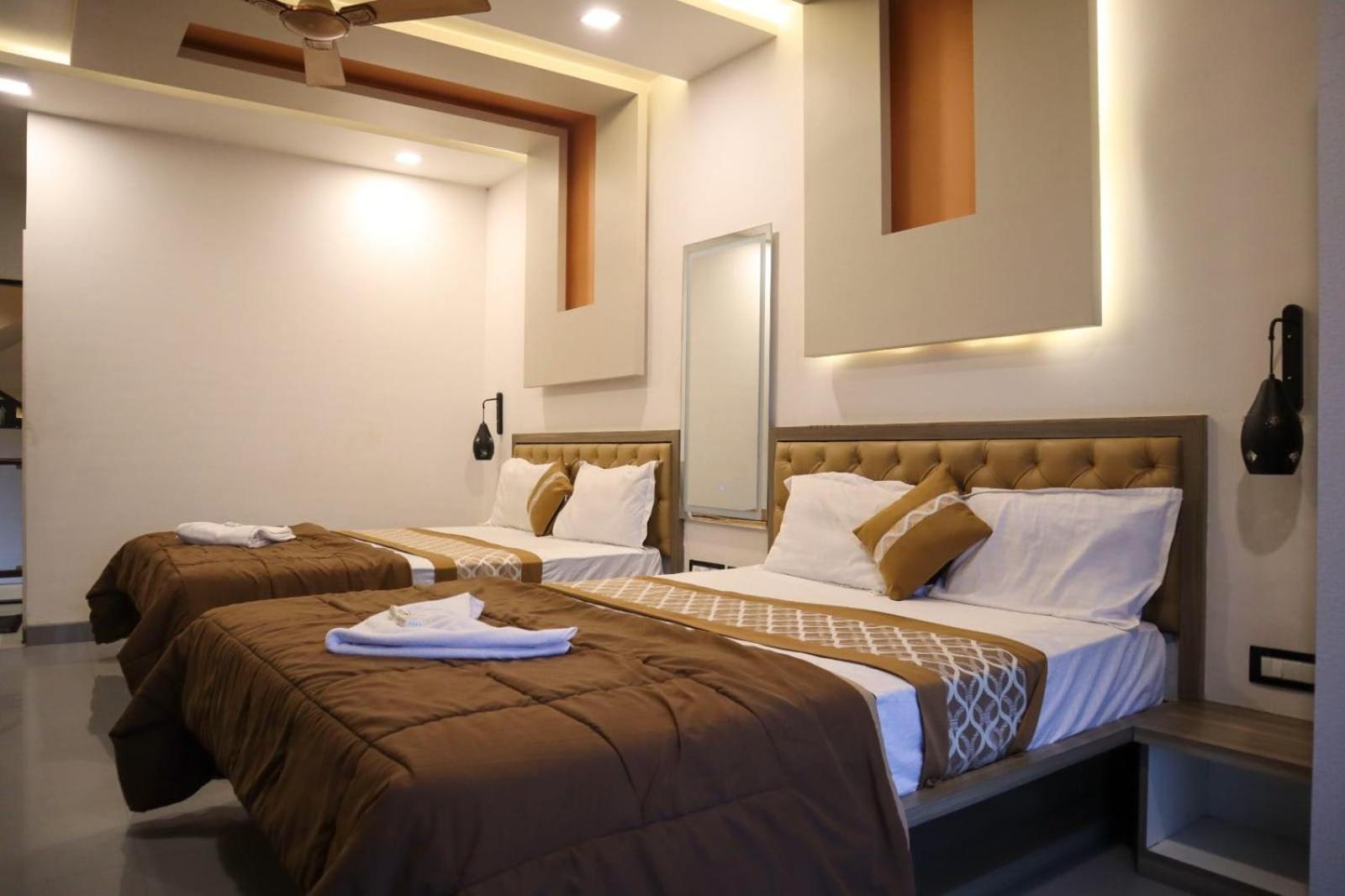 Hollywood Palace Resort Panchgani Bagian luar foto