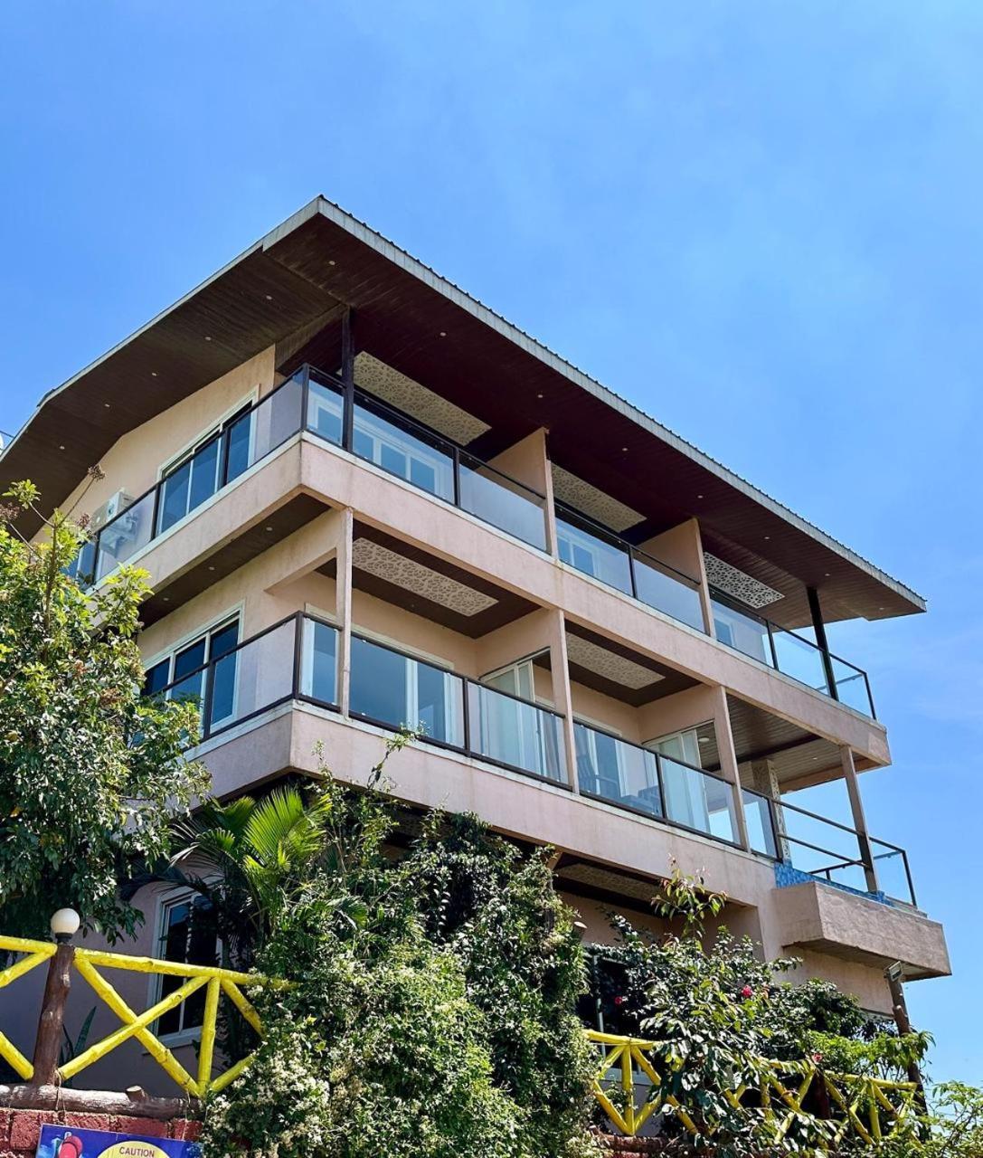 Hollywood Palace Resort Panchgani Bagian luar foto