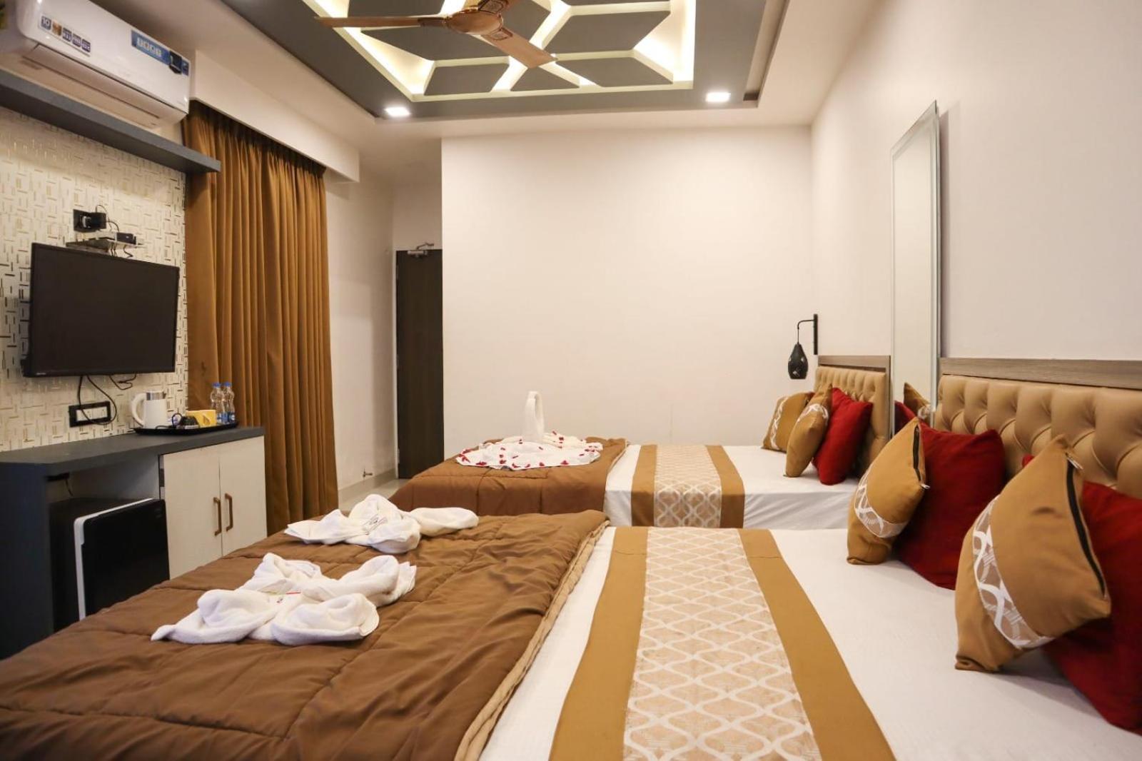 Hollywood Palace Resort Panchgani Bagian luar foto