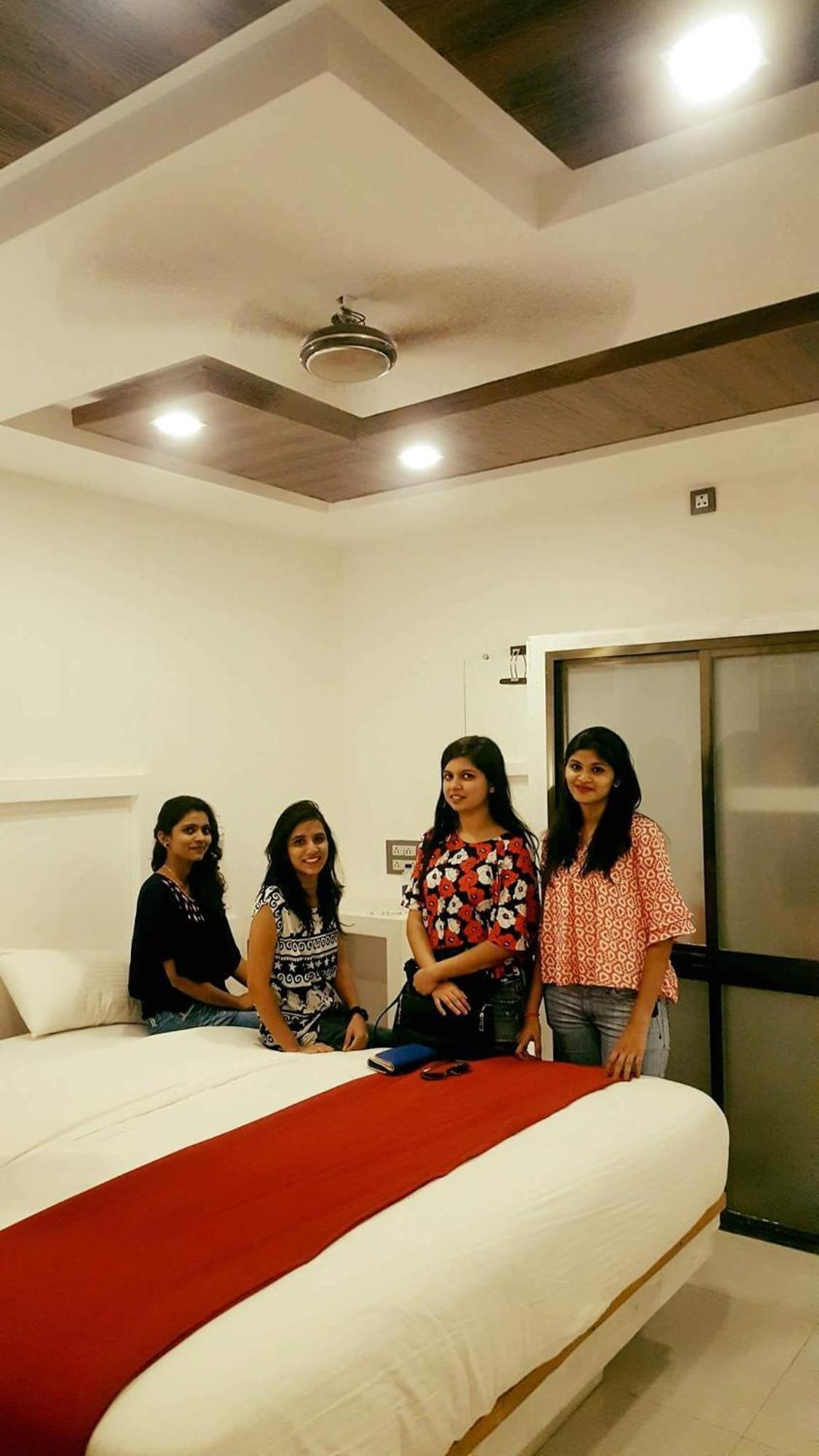 Hollywood Palace Resort Panchgani Bagian luar foto