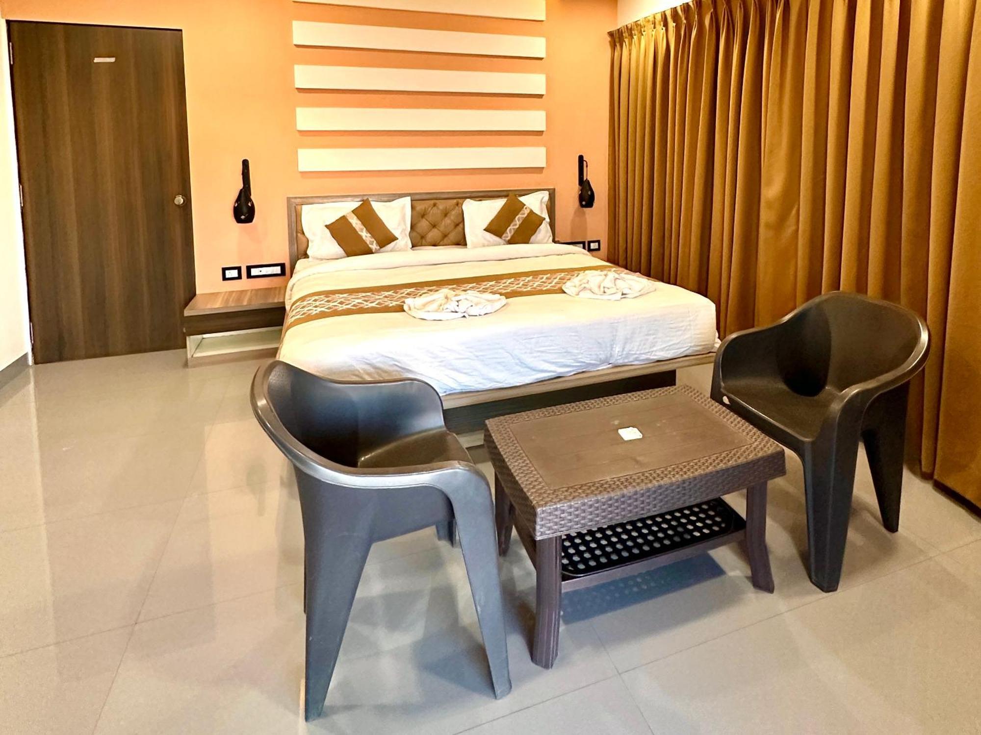 Hollywood Palace Resort Panchgani Bagian luar foto