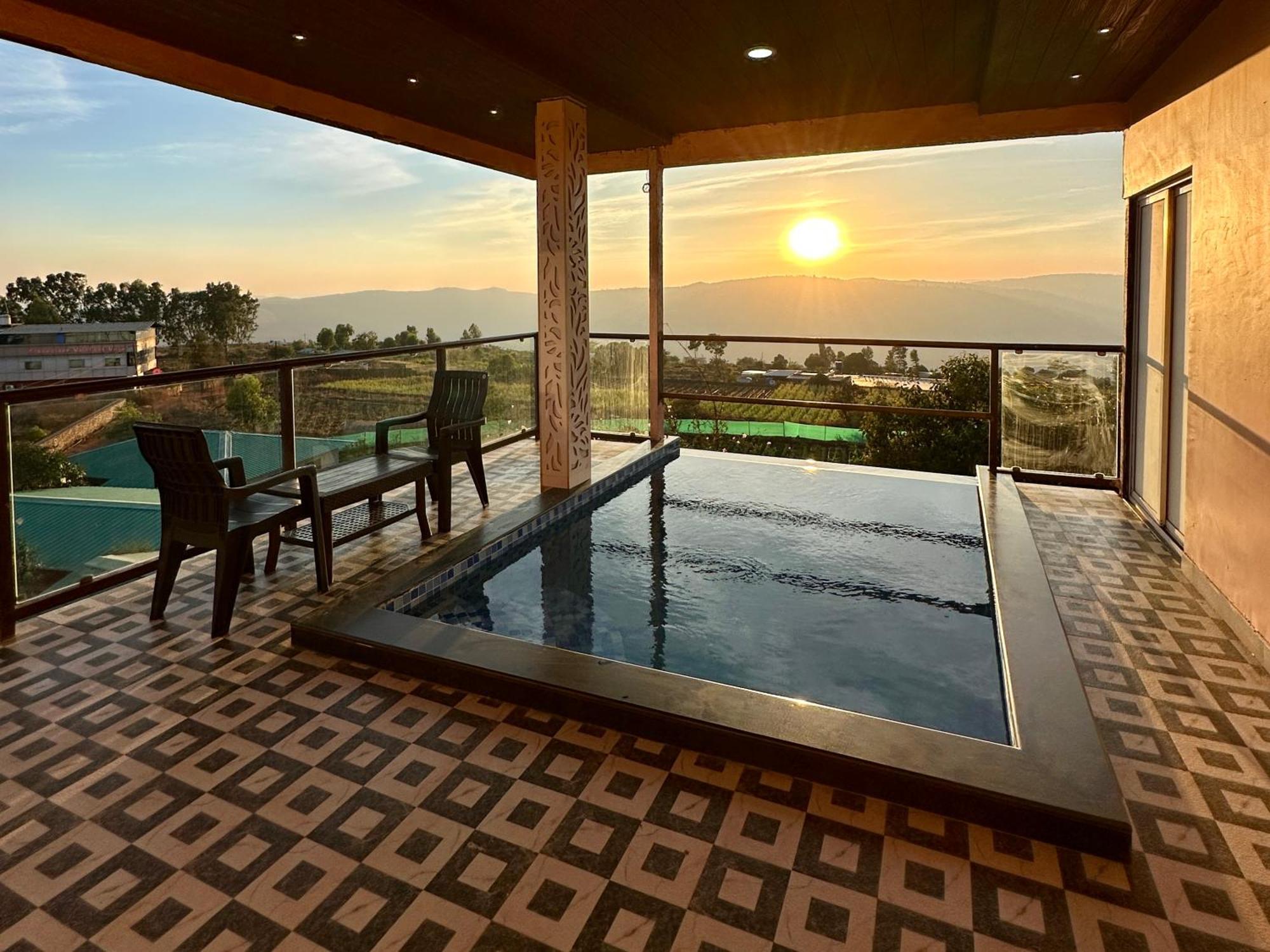 Hollywood Palace Resort Panchgani Bagian luar foto