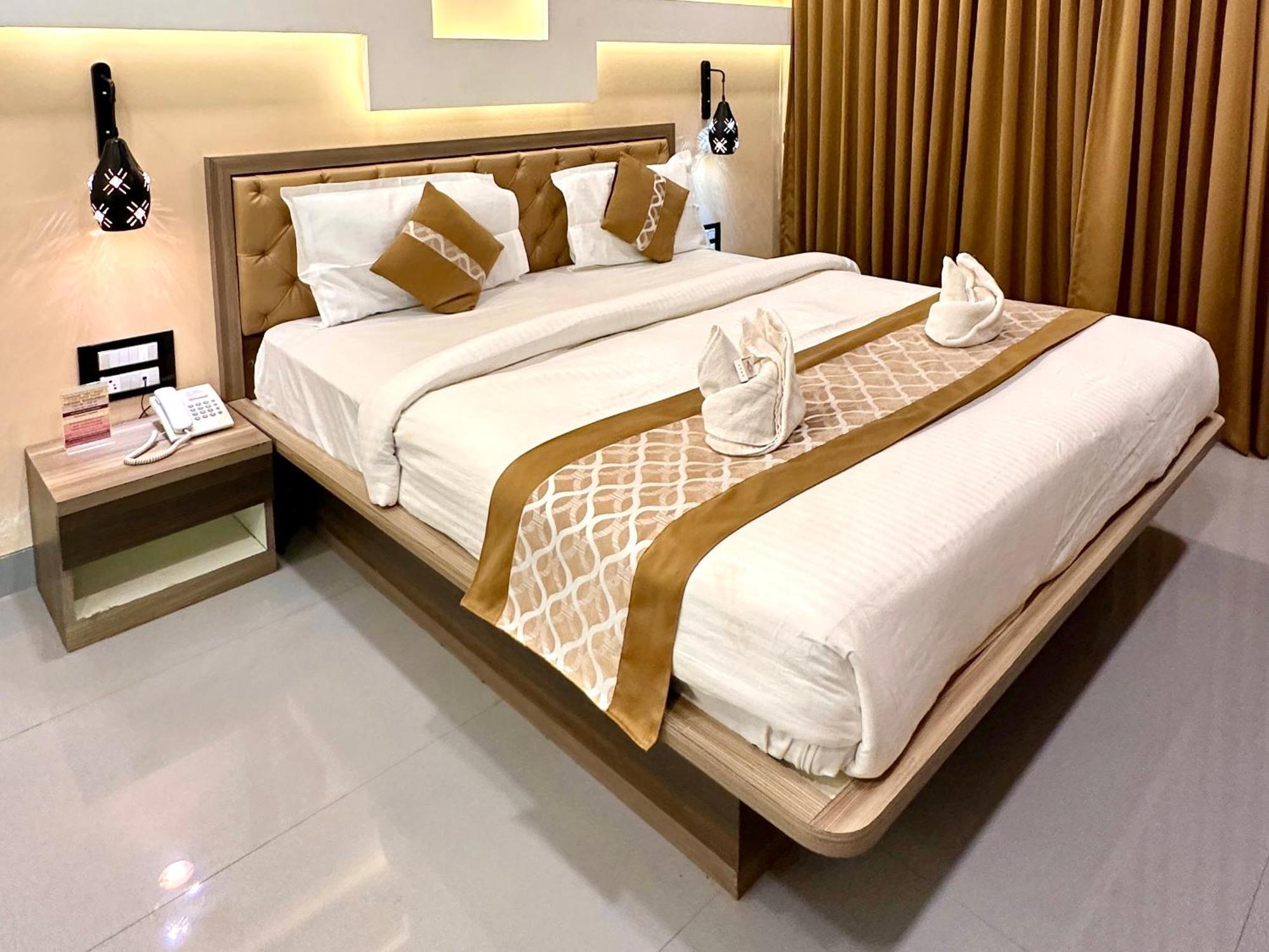 Hollywood Palace Resort Panchgani Bagian luar foto