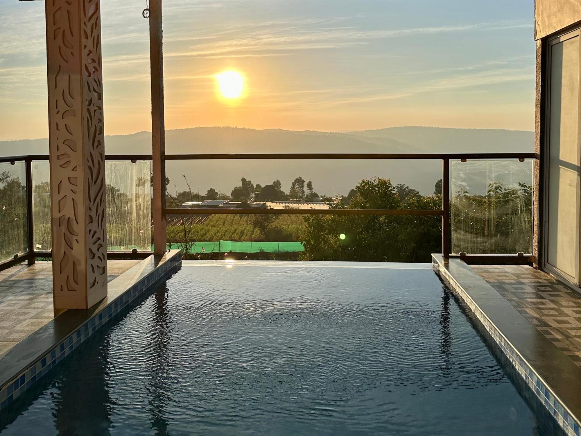 Hollywood Palace Resort Panchgani Bagian luar foto
